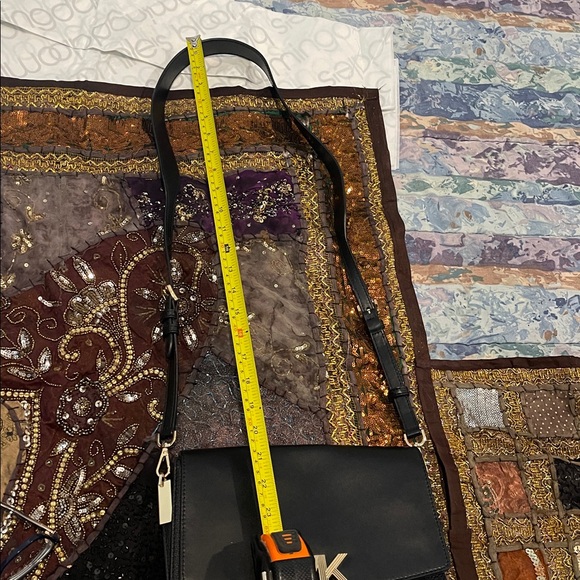 Micheal Kors cross body or over the shoulder purse - Picture 17 of 17